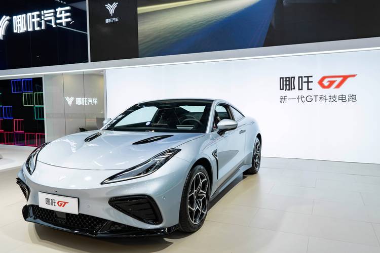 成都新都区创时锐企业管理咨询哪吒汽车在智能汽车领域的表现，领途汽车在新能源汽车市场中的影响力